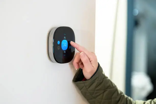 De slimme thermostaat die je werk- en woonritme begrijpt